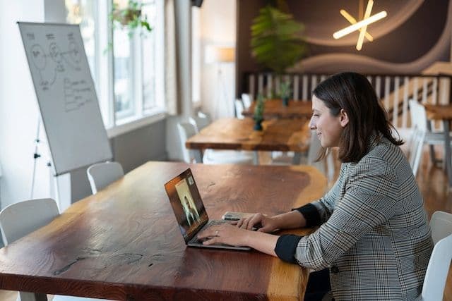 Seamless Connectivity: How Laptop Rentals Bridge the Gap in Remote Work