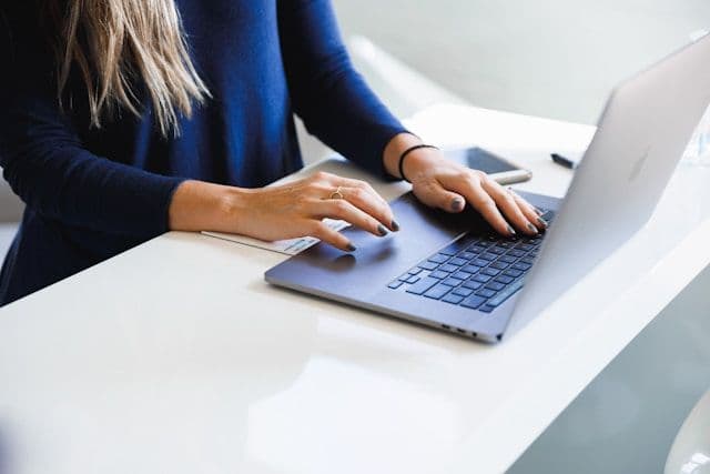 Streamline Operations, Reduce Expenses: Rent Laptops for Business Success